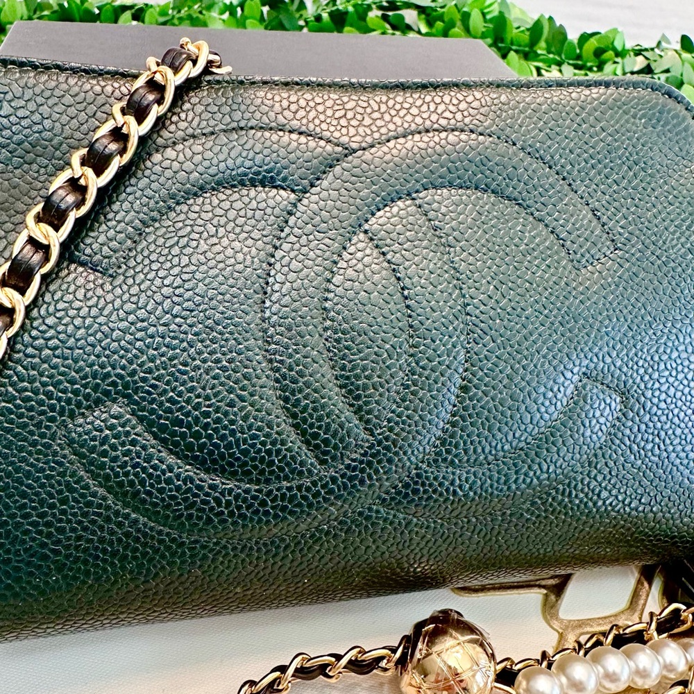 Chanel Caviar Bag - Picture 2 of 15
